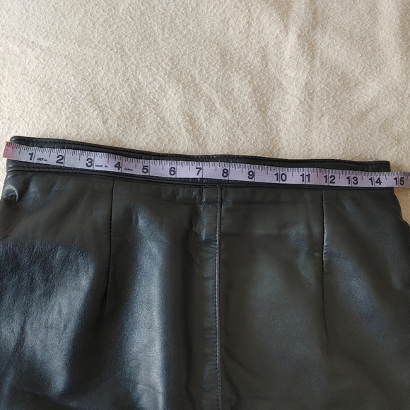 Danier Skirt in💯% genuine leather - Picture 6 of 10